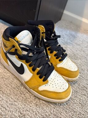 Jordan Kids High-Top Sneakers in Yellow, White & Black